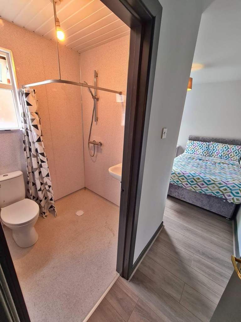 Room in shared house, Portobello