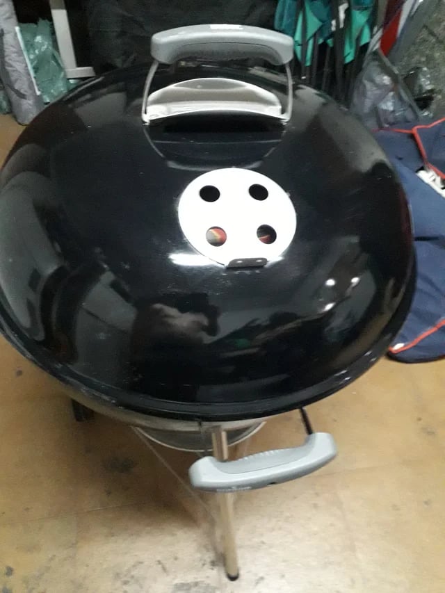 Weber Kettle charcoal BBQ 57cm