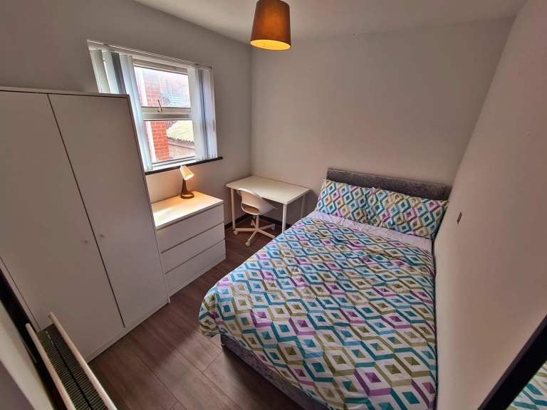 Room in shared house, Portobello