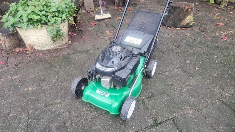 Petrol lawnmower, Mountfield