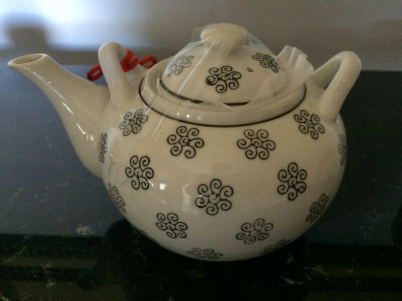 Ceramic tea set: teapot + 4 cups