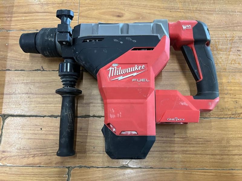 Bosch cordless drill + bit set