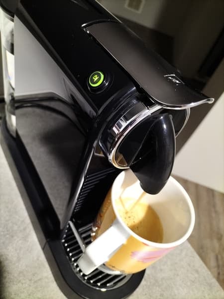 De'Longhi Nespresso coffee machine