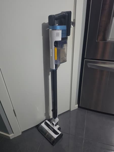 Shark upright vacuum cleaner