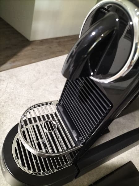 De'Longhi Nespresso coffee machine